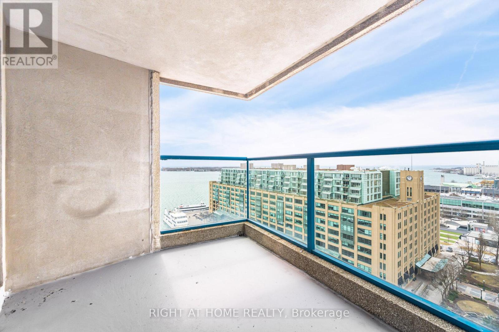 1812 - 77 Harbour Square, Toronto (Waterfront Communities), Ontario  M5J 2S2 - Photo 33 - C12113754