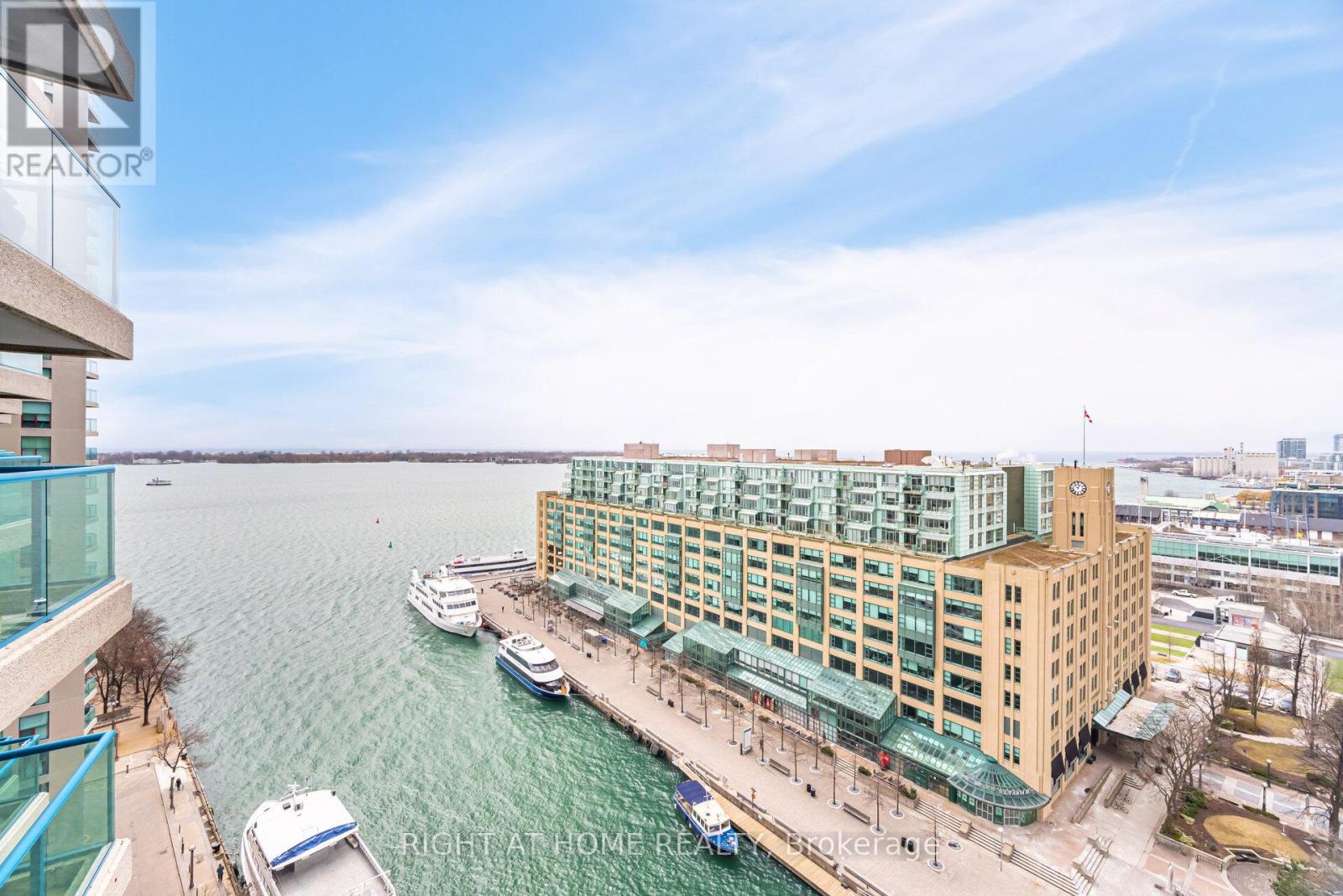 1812 - 77 Harbour Square, Toronto (Waterfront Communities), Ontario  M5J 2S2 - Photo 34 - C12113754
