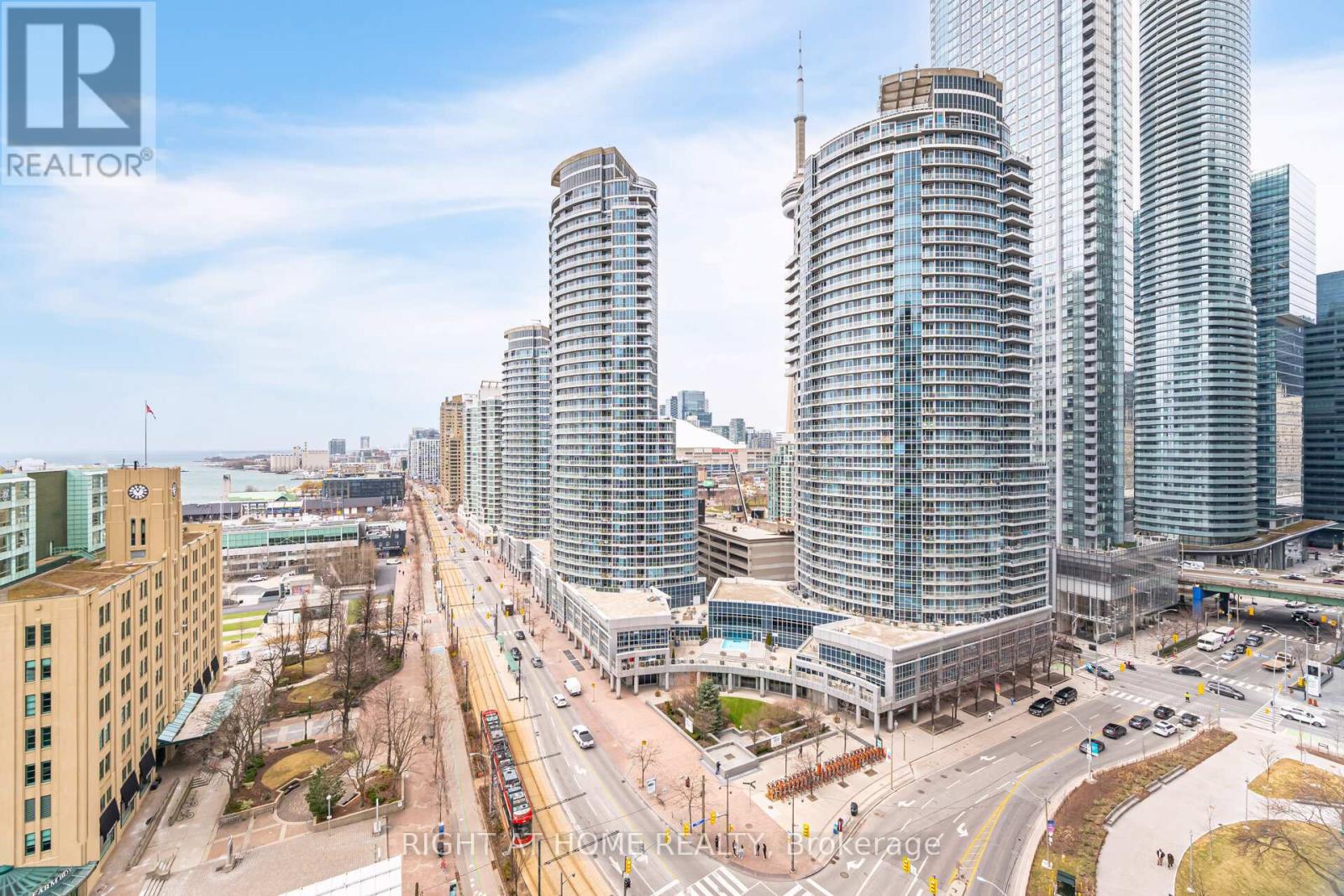 1812 - 77 Harbour Square, Toronto (Waterfront Communities), Ontario  M5J 2S2 - Photo 35 - C12113754