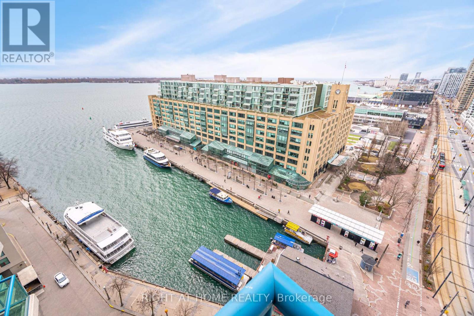 1812 - 77 Harbour Square, Toronto (Waterfront Communities), Ontario  M5J 2S2 - Photo 37 - C12113754