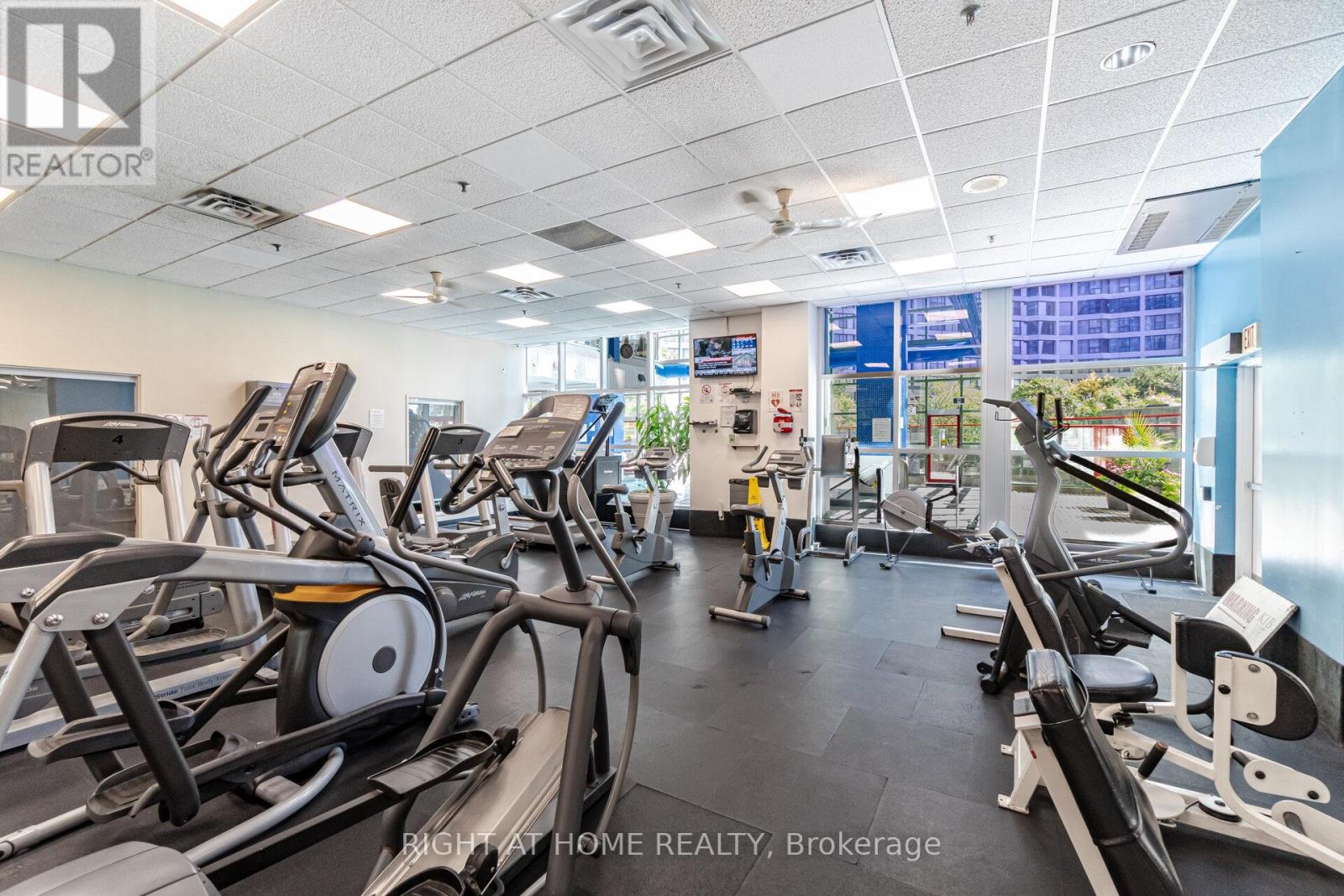1812 - 77 Harbour Square, Toronto (Waterfront Communities), Ontario  M5J 2S2 - Photo 40 - C12113754
