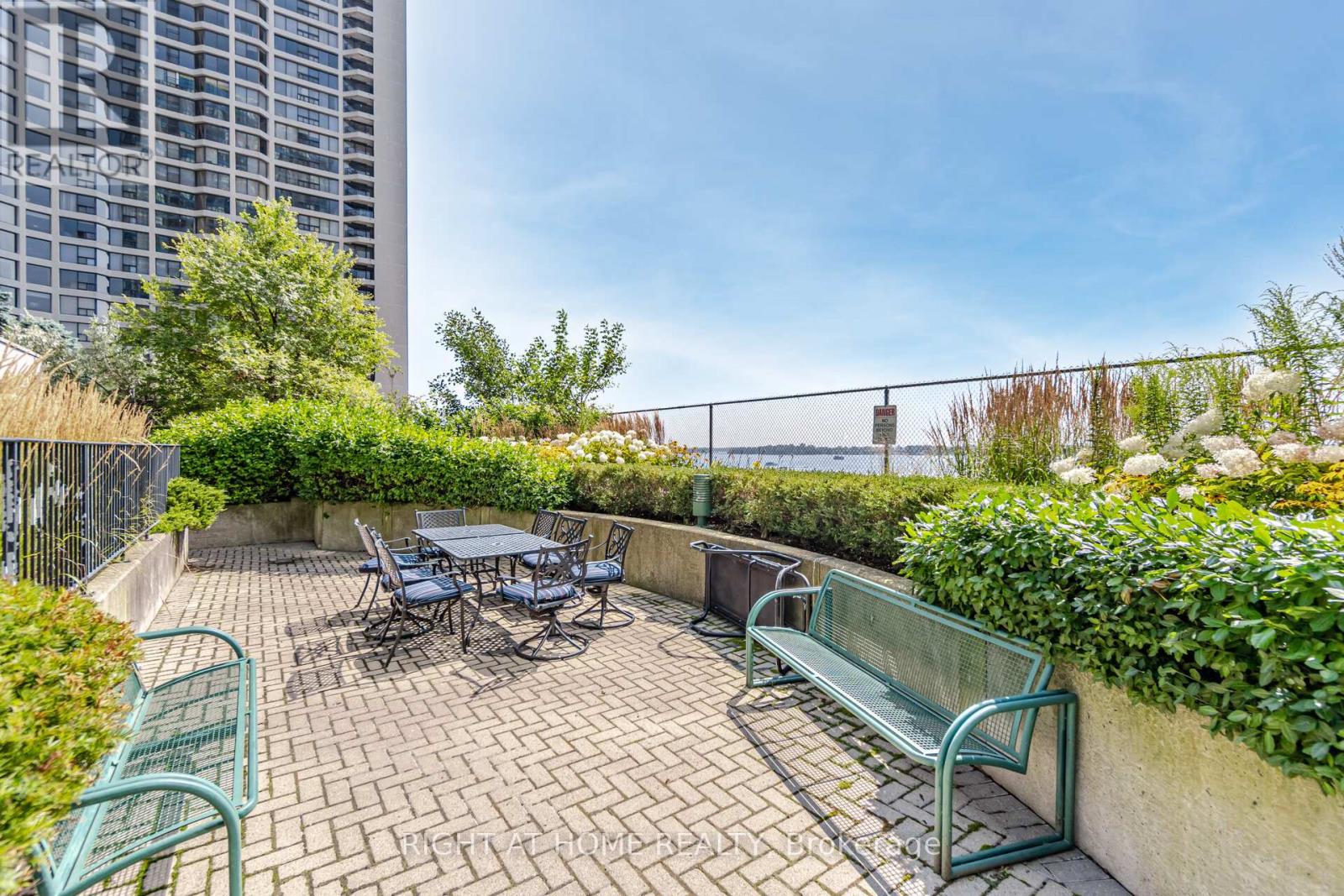 1812 - 77 Harbour Square, Toronto (Waterfront Communities), Ontario  M5J 2S2 - Photo 43 - C12113754