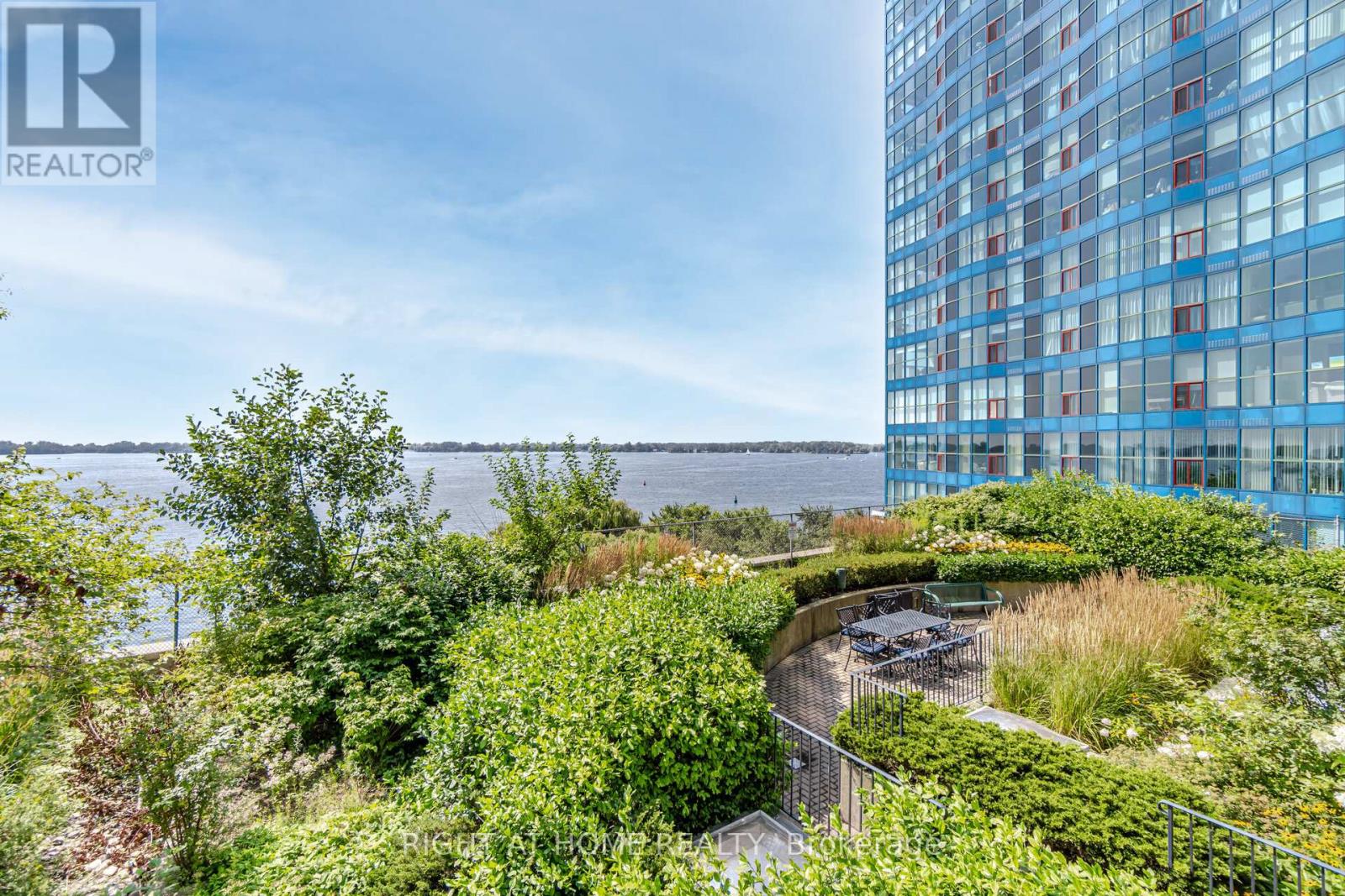 1812 - 77 Harbour Square, Toronto (Waterfront Communities), Ontario  M5J 2S2 - Photo 44 - C12113754