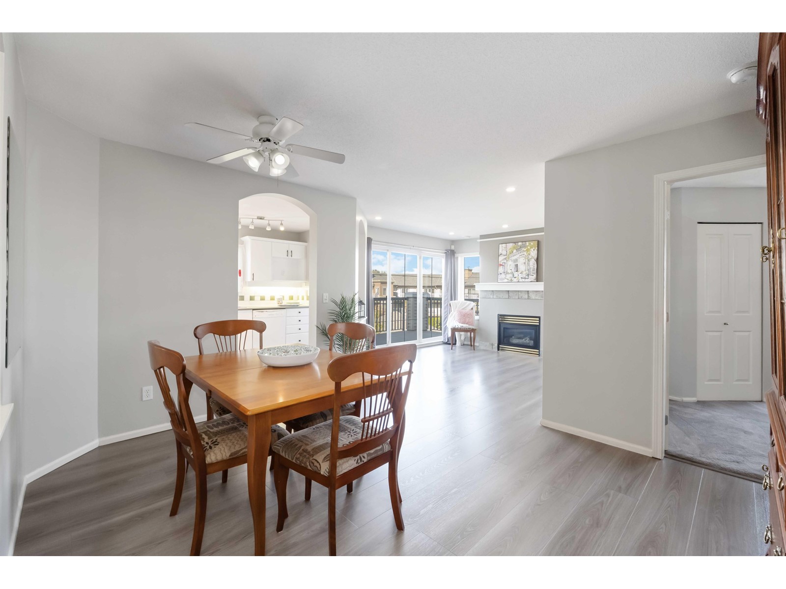 305 6336 197 Street, Langley, British Columbia  V2Y 2T7 - Photo 3 - R2996422