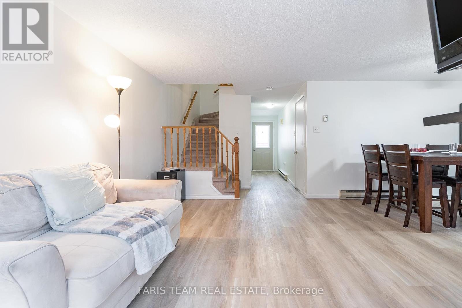 6 Pheasant Trail, Barrie, Ontario  L4N 6W4 - Photo 8 - S12113793
