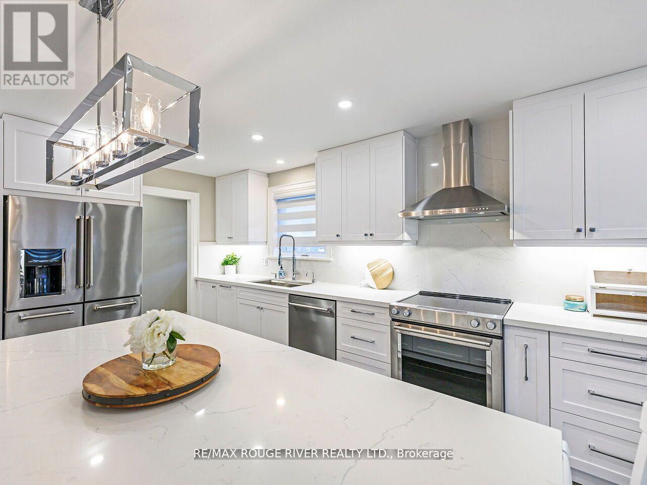 545 Chamberlain Road, Burlington, Ontario  L7L 2V2 - Photo 17 - W12113759