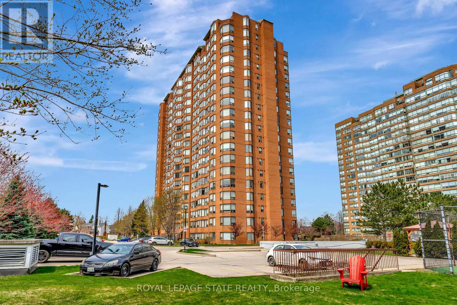 1610 - 1270 Maple Crossing Boulevard, Burlington (Brant), Ontario  L7S 2J3 - Photo 2 - W12113785