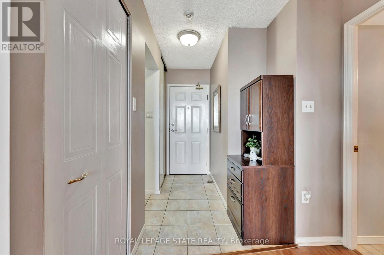 1610 - 1270 Maple Crossing Boulevard, Burlington (Brant), Ontario  L7S 2J3 - Photo 6 - W12113785
