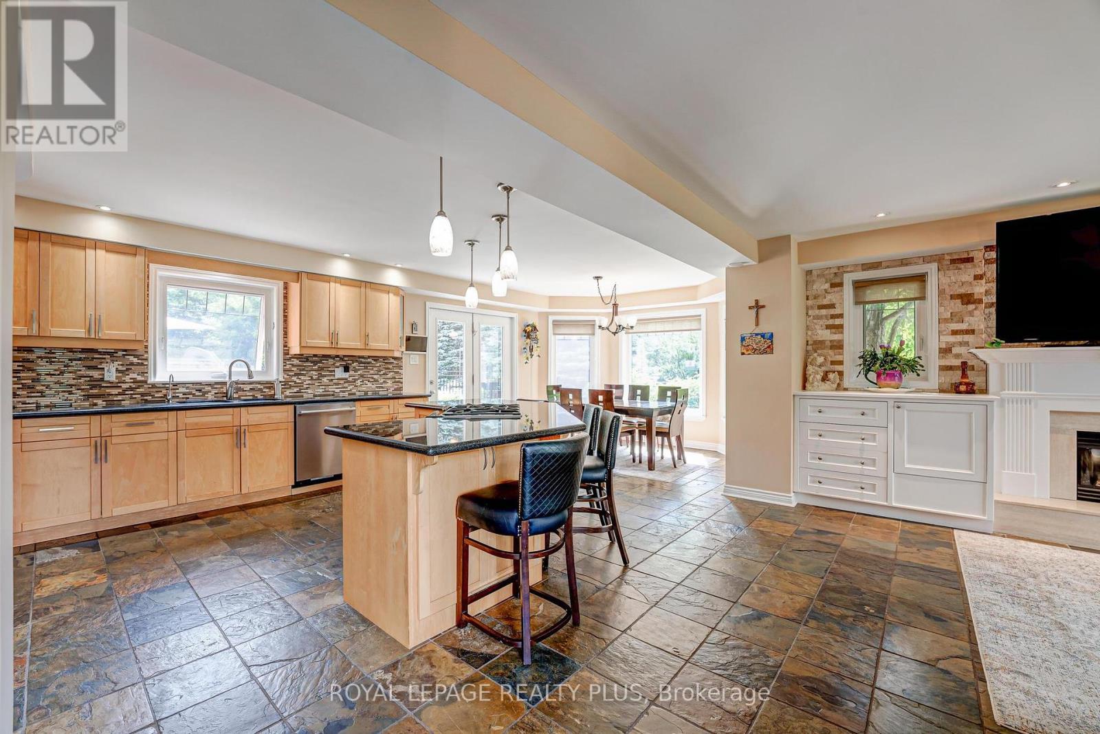 5 Coates Hill Court, Caledon, Ontario  L7E 0N5 - Photo 6 - W12113802