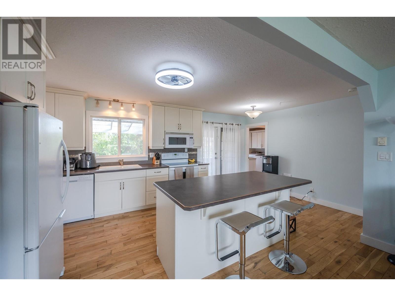 9716 Thompson Road, Summerland, British Columbia  V0H 1Z3 - Photo 8 - 10345700