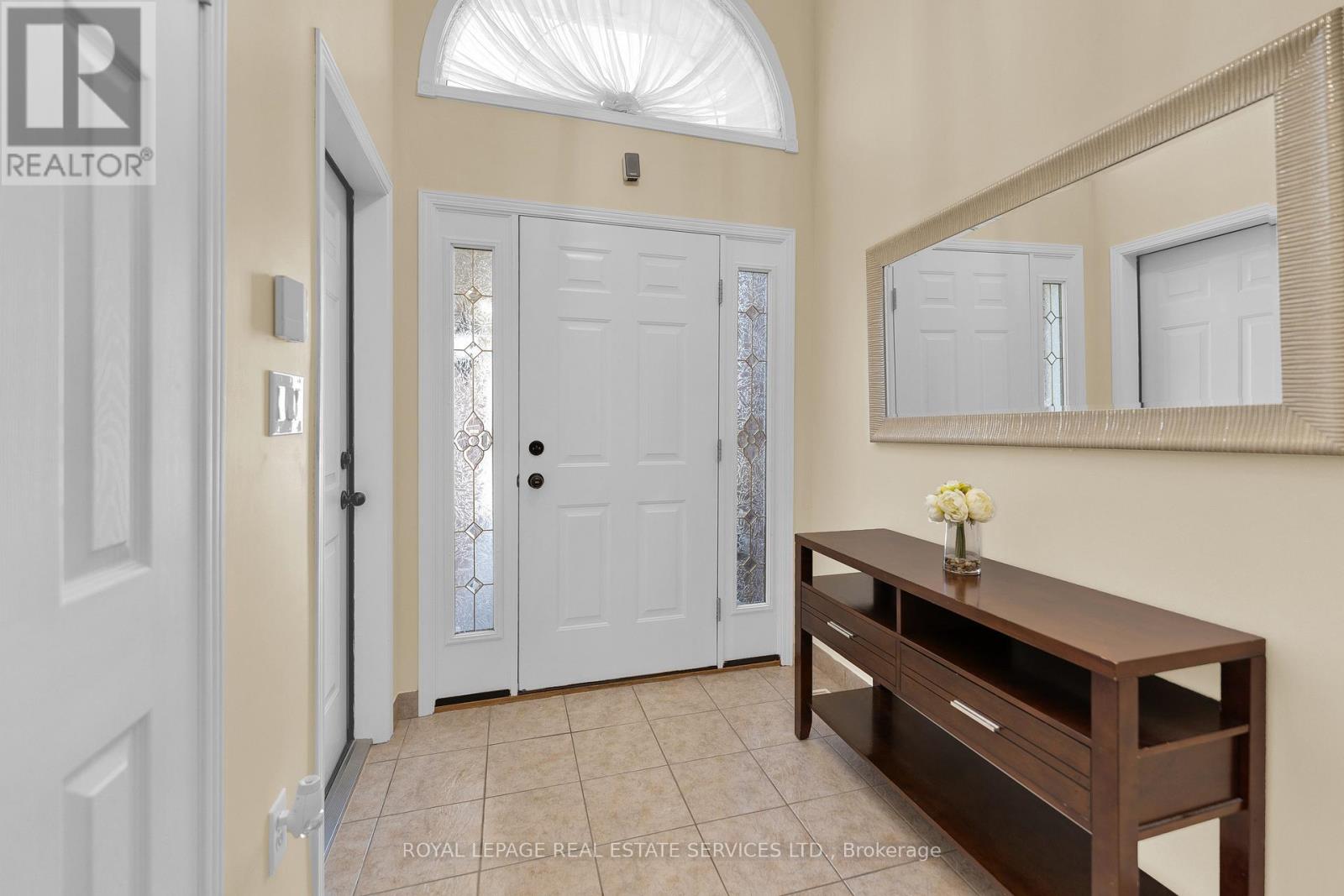 Property at 185 AMY CROFT DRIVE image 4