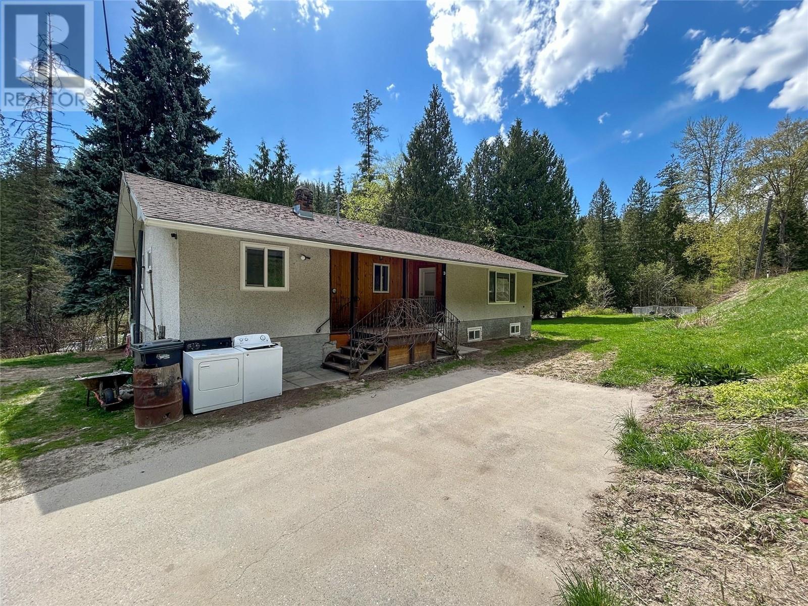 1486 PASS CREEK Road, Castlegar, British Columbia