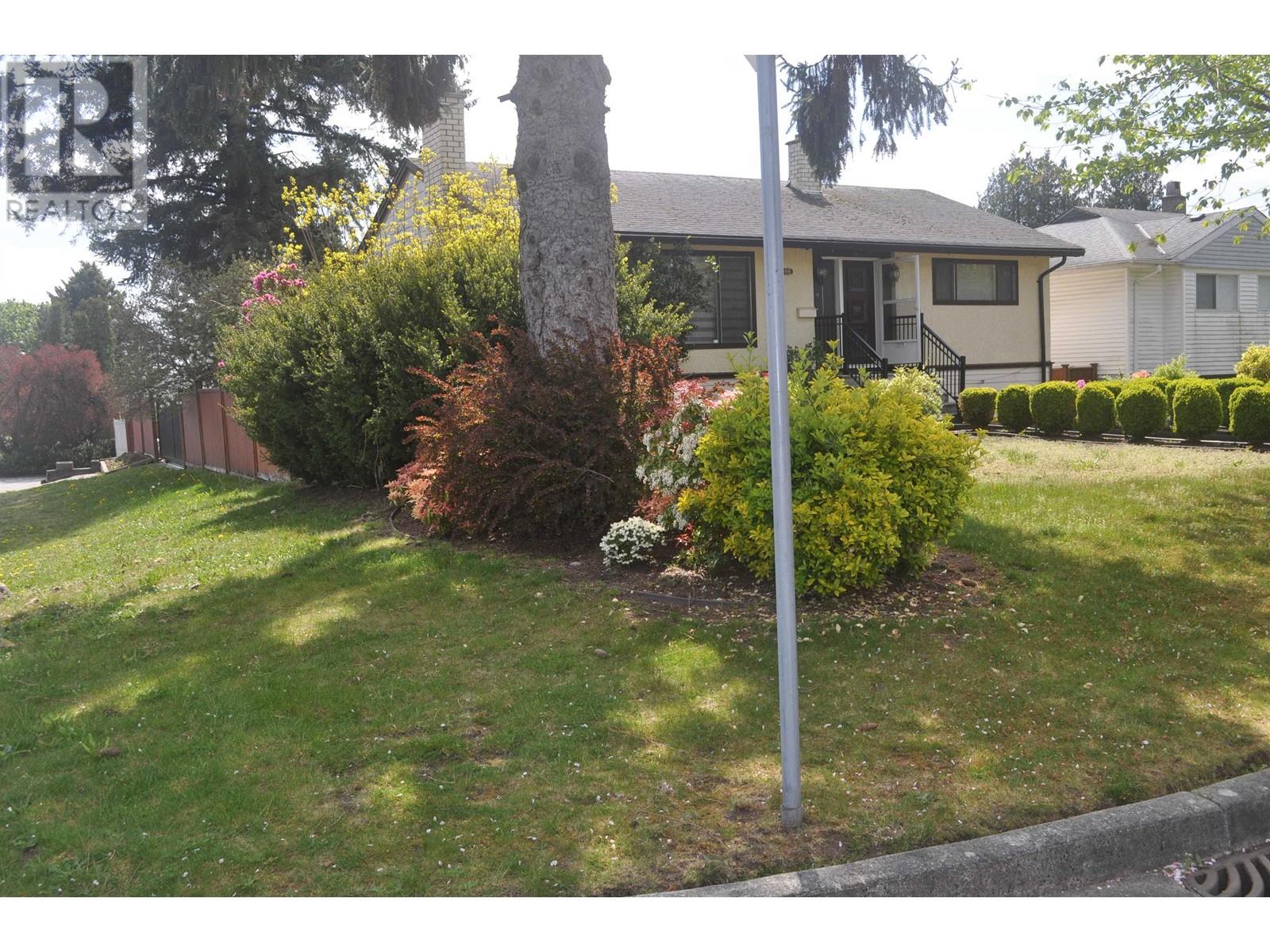 3796 PETER STREET, burnaby, British Columbia V5J1N4