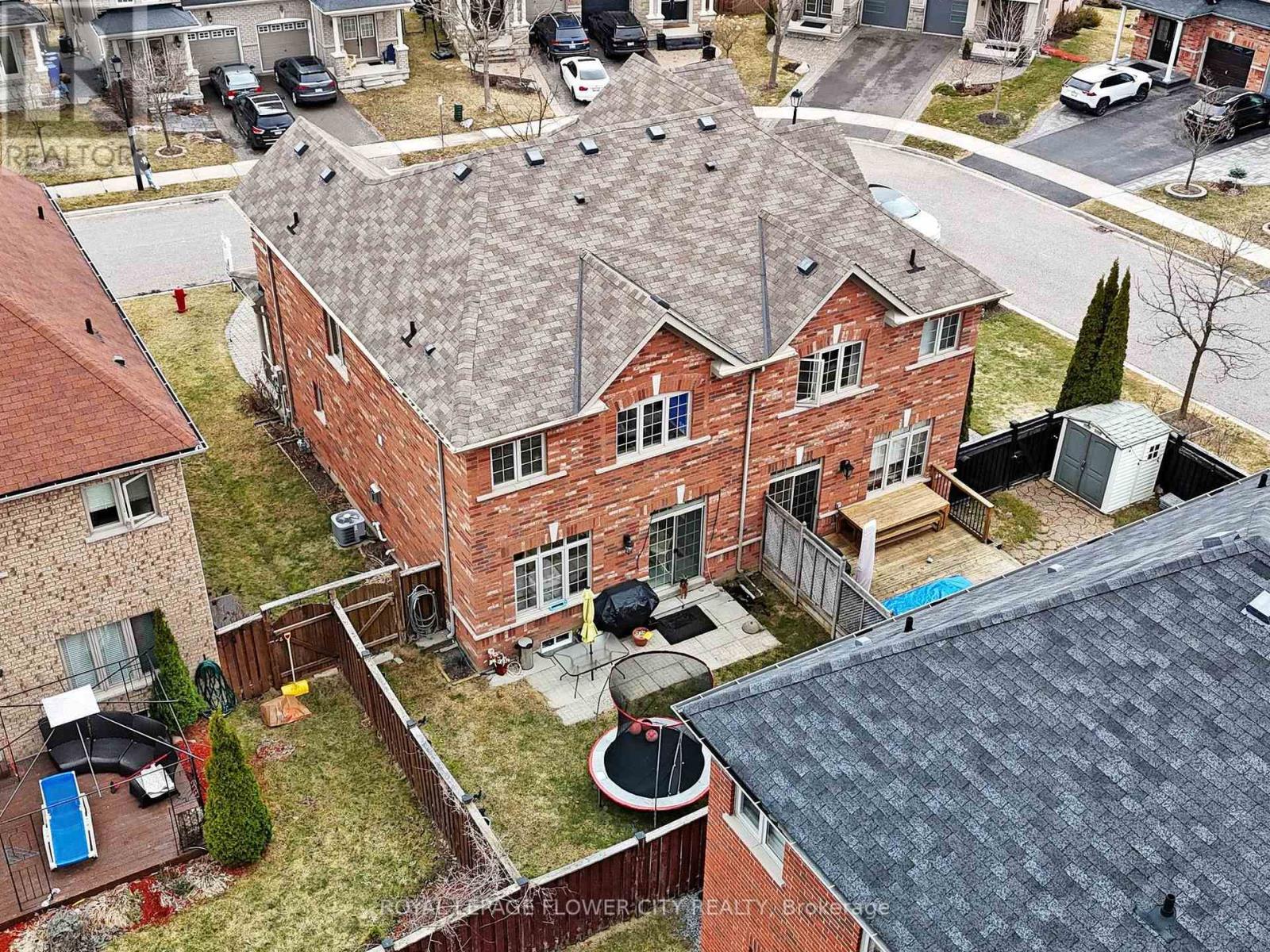 565 Foxcroft Boulevard, Newmarket, Ontario  L3X 3L6 - Photo 37 - N12073282