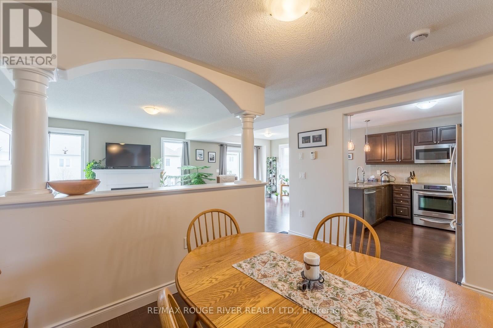 325 Florence Drive, Smith-Ennismore-Lakefield, Ontario  K9J 6X3 - Photo 9 - X12112800