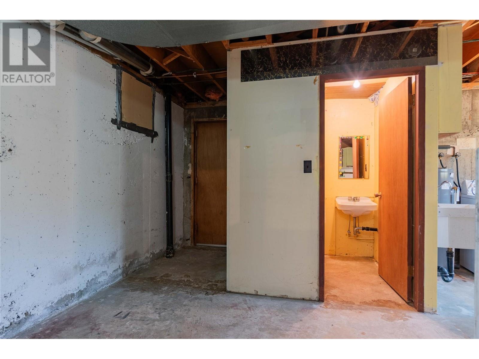232 Haig Street, Warfield, British Columbia  V1R 2L9 - Photo 38 - 10344253