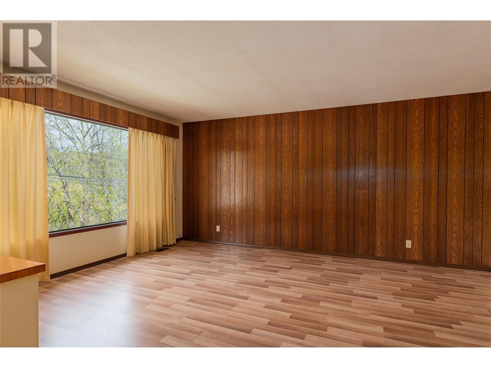232 Haig Street, Warfield, British Columbia  V1R 2L9 - Photo 8 - 10344253
