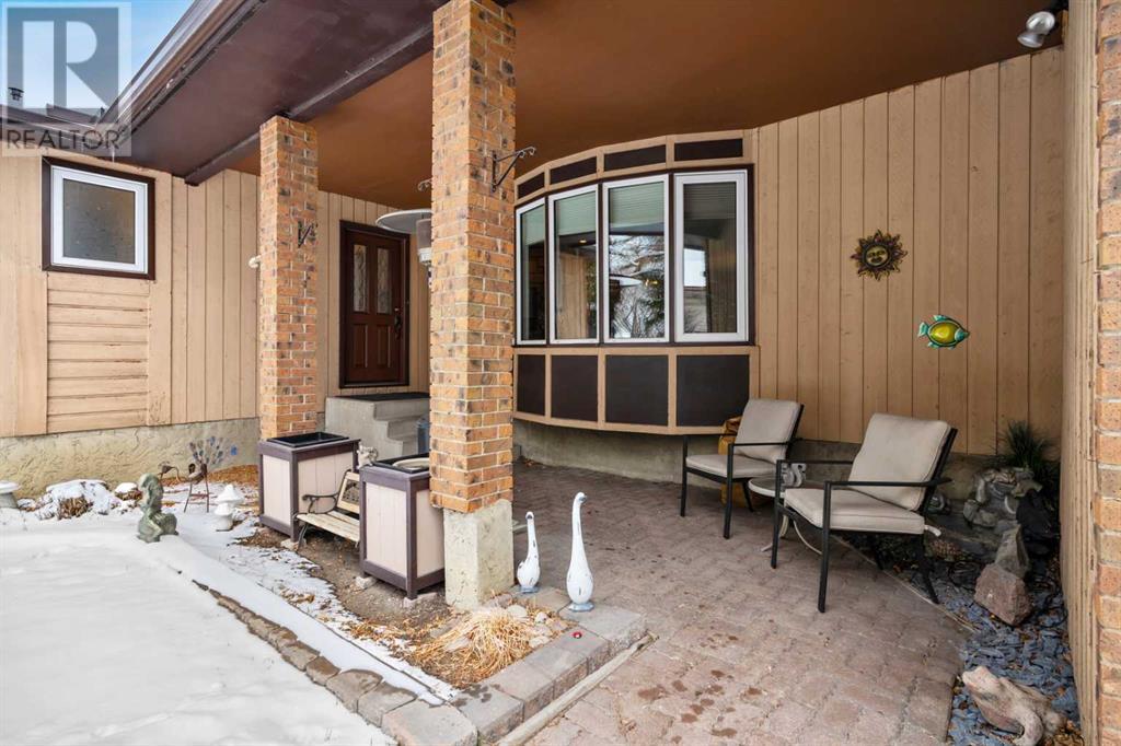 Property at 31 Rundlemere Place NE image 4