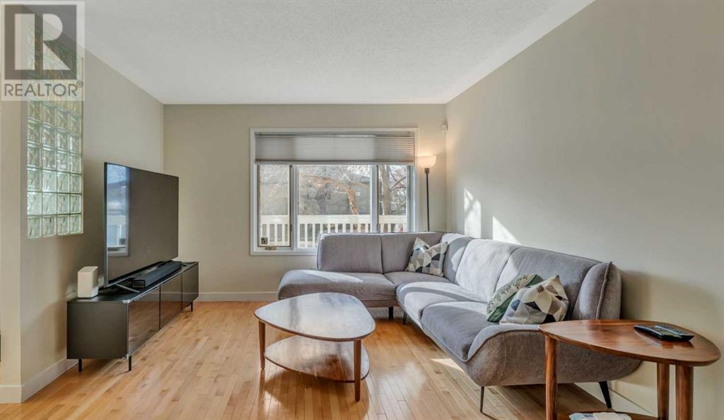 Property at 224 16 Street NW image 3