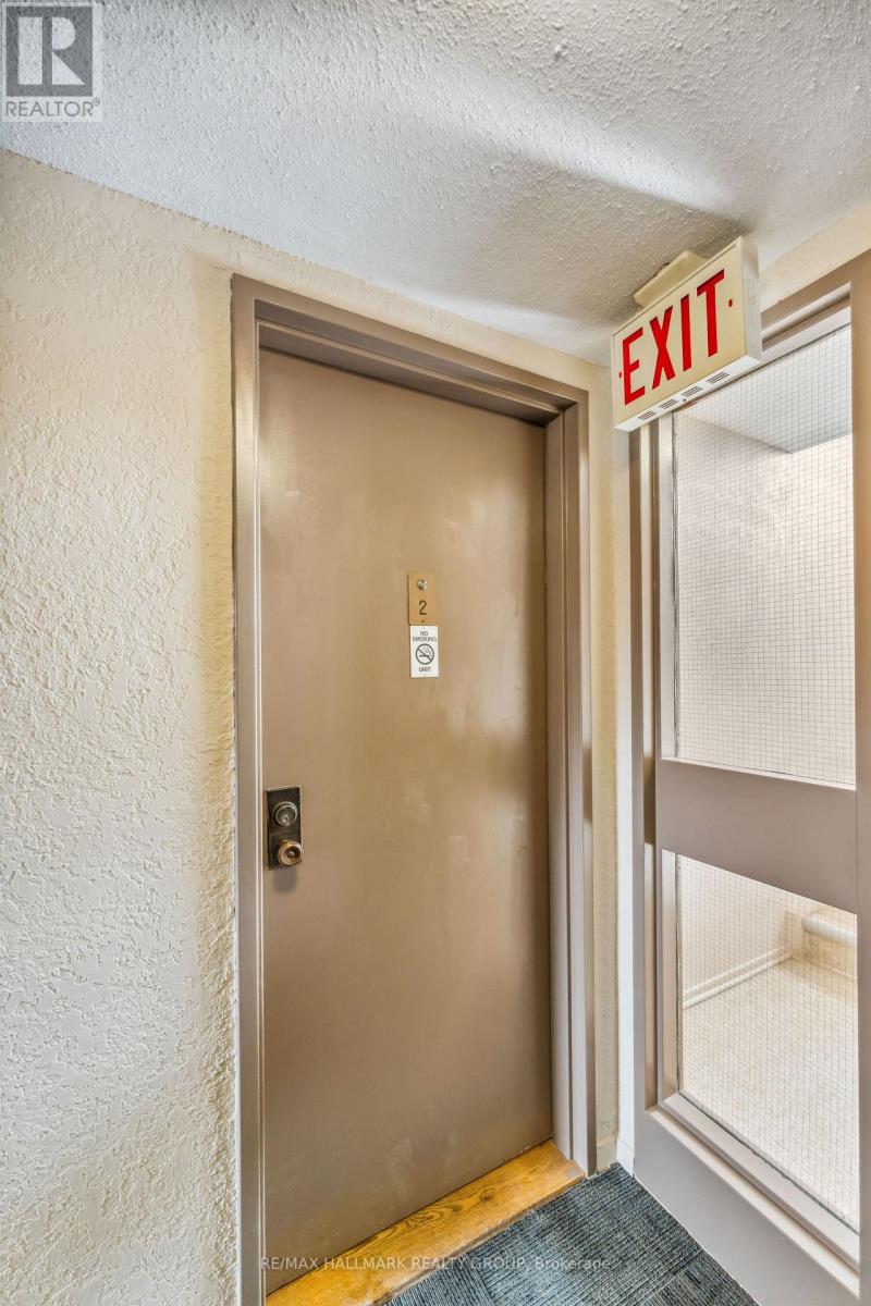 2 - 20 Sweetbriar Circle, Ottawa, Ontario  K2J 2K4 - Photo 3 - X12113854
