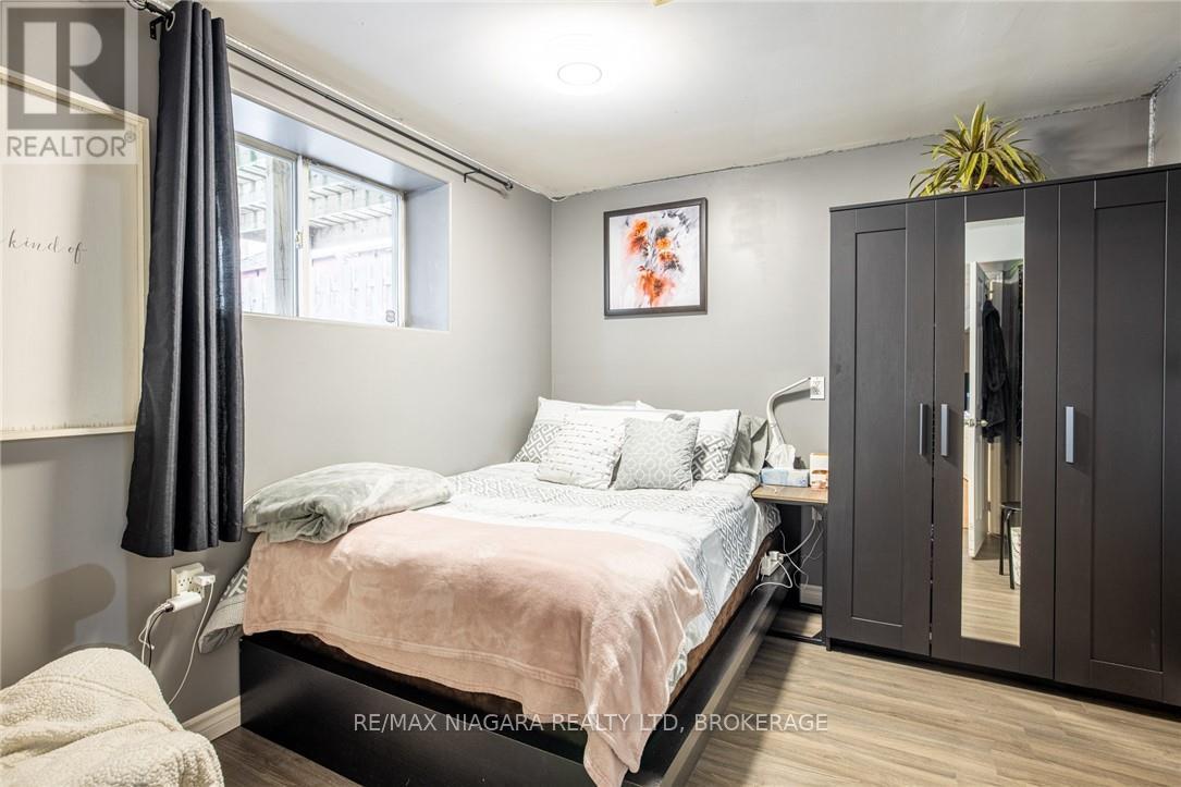 35 Davidson Street, St. Catharines (E. Chester), Ontario  L2R 2V3 - Photo 15 - X12113852