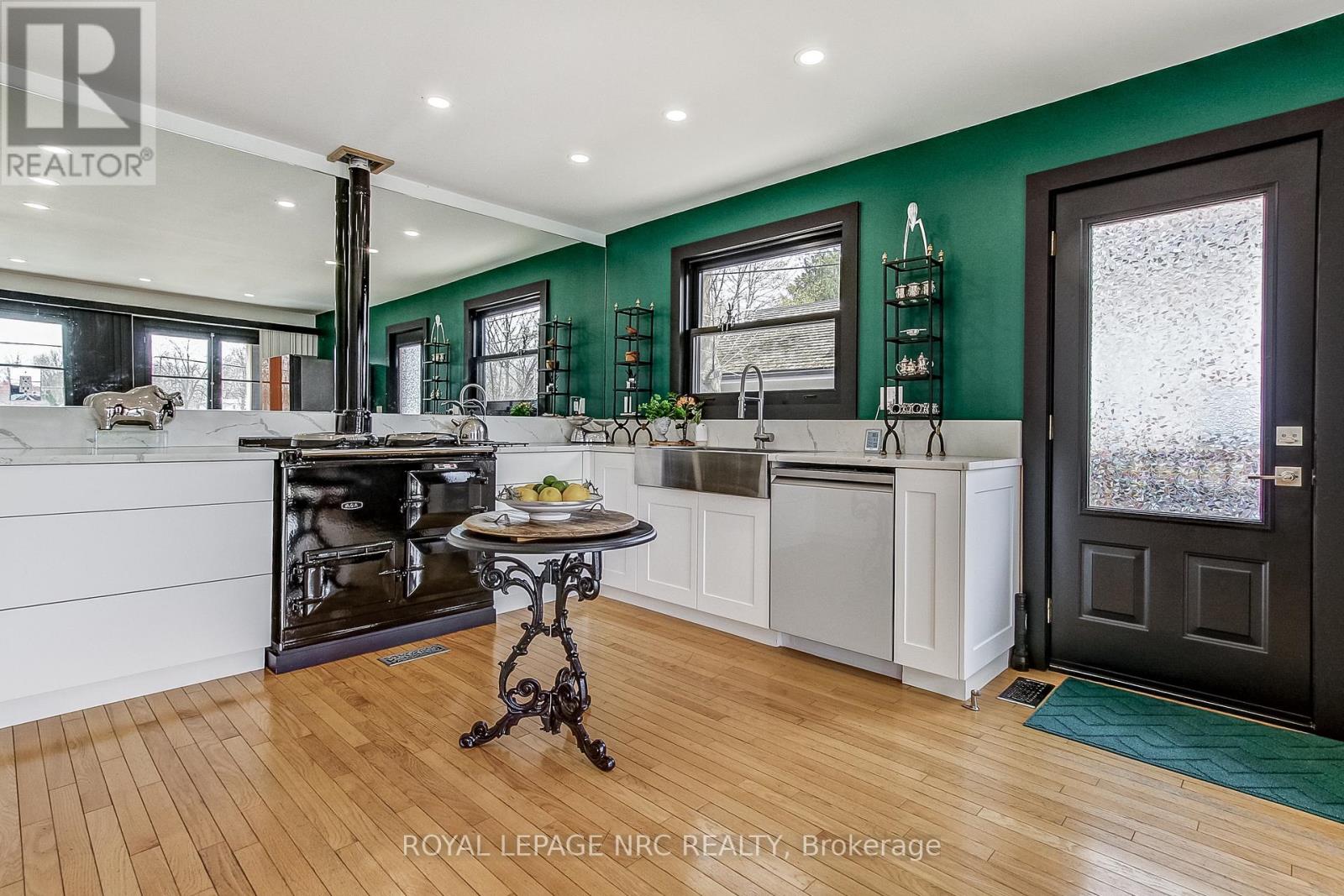 33 Gage Street, Niagara-On-The-Lake (Town), Ontario  L0S 1J0 - Photo 10 - X12113865