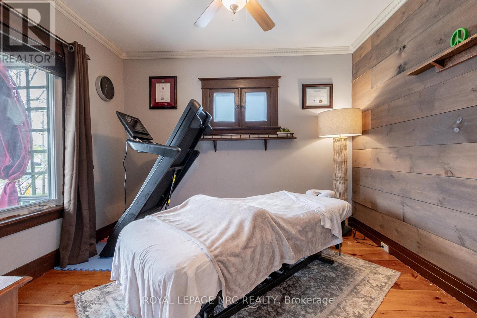 178 Lake Street, St. Catharines (Downtown), Ontario  L2R 5Y9 - Photo 11 - X12113910