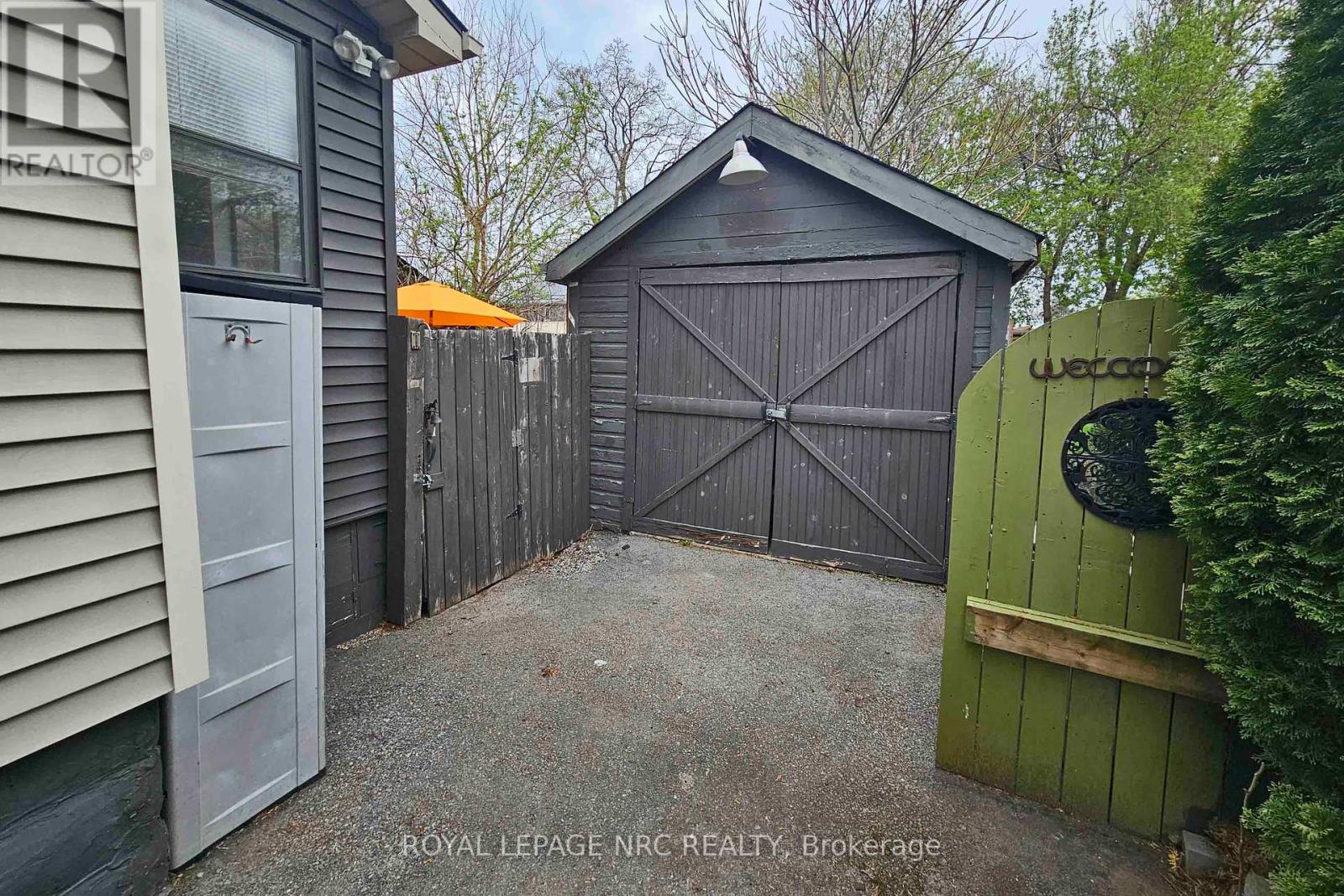 178 Lake Street, St. Catharines (Downtown), Ontario  L2R 5Y9 - Photo 2 - X12113910