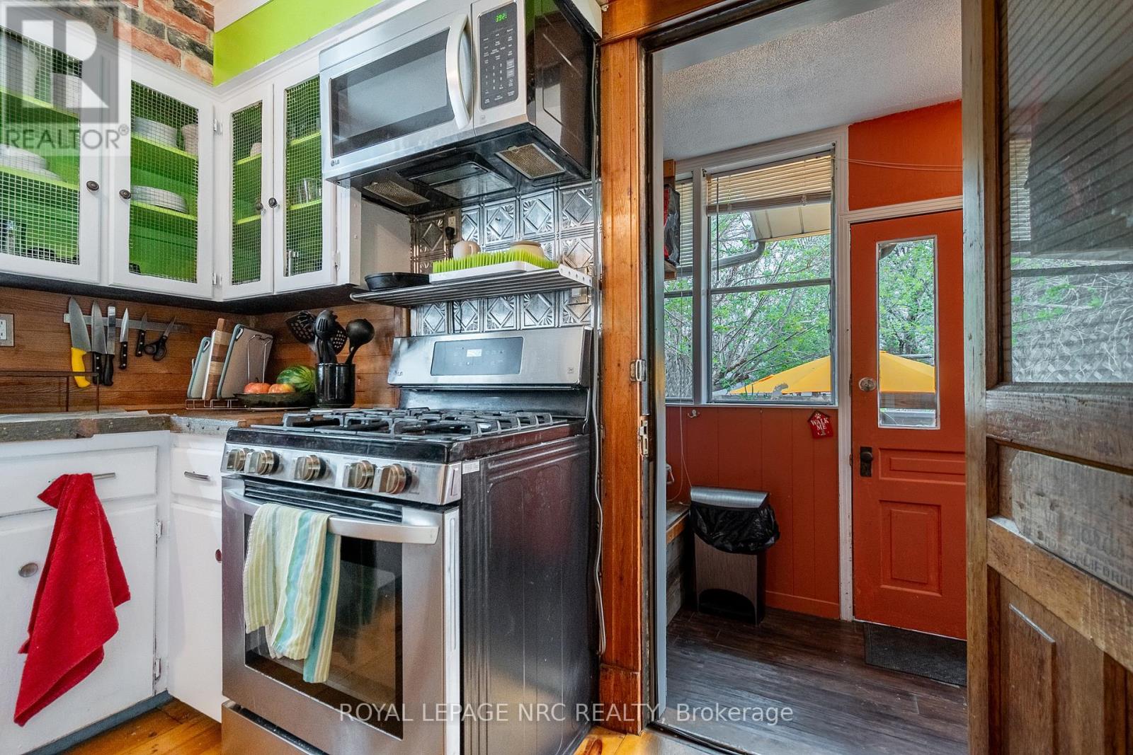 178 Lake Street, St. Catharines (Downtown), Ontario  L2R 5Y9 - Photo 21 - X12113910