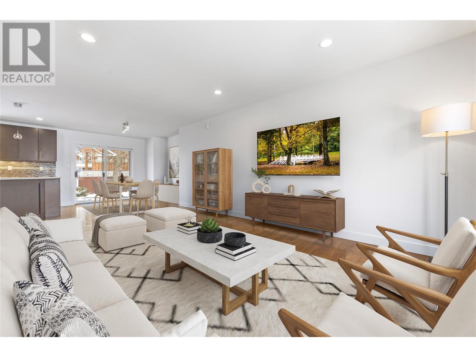 Property at 2305 26 Street image 5