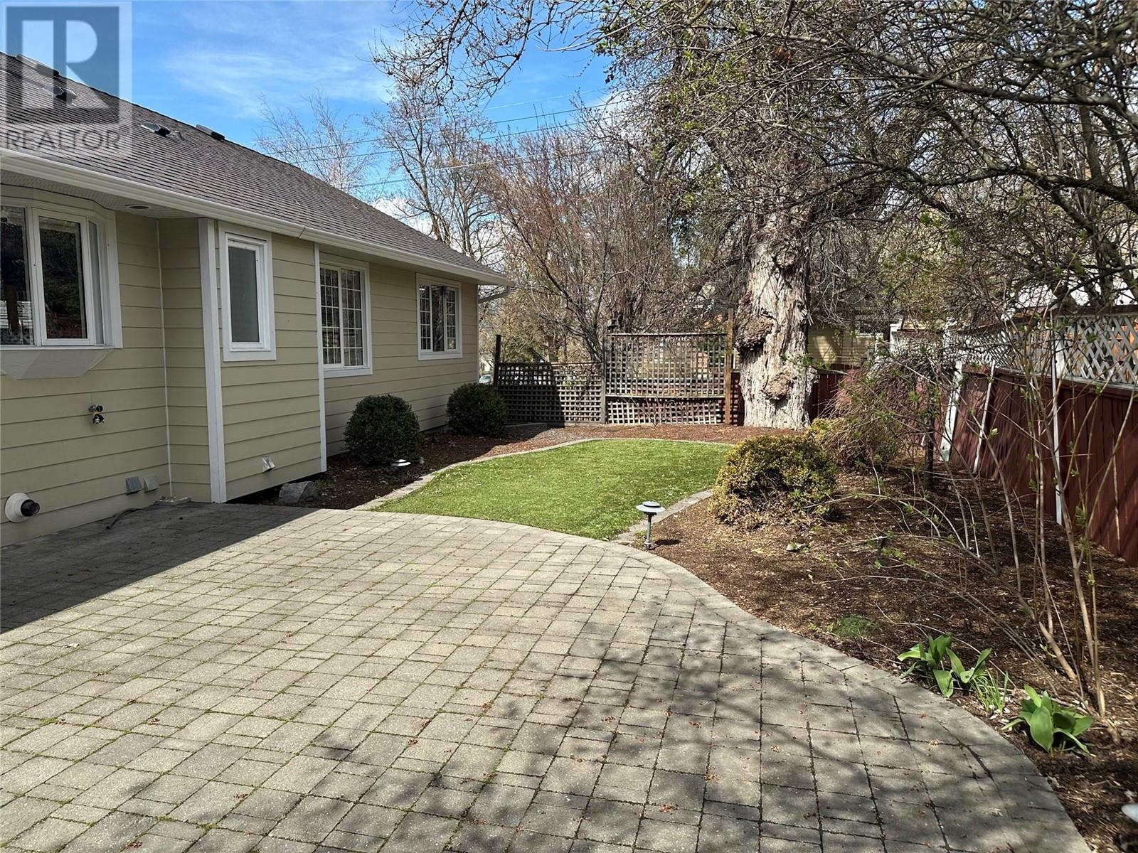 Property at 2305 26 Street image 3