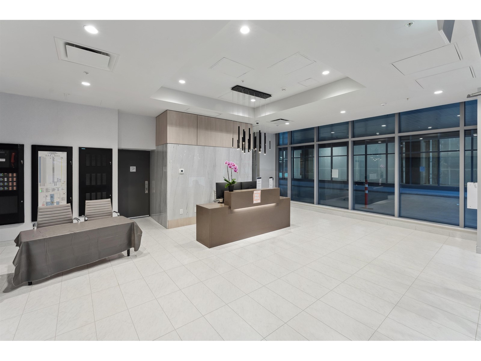 2205 9675 King George Boulevard, Surrey, British Columbia  V3T 2V3 - Photo 3 - R2995812
