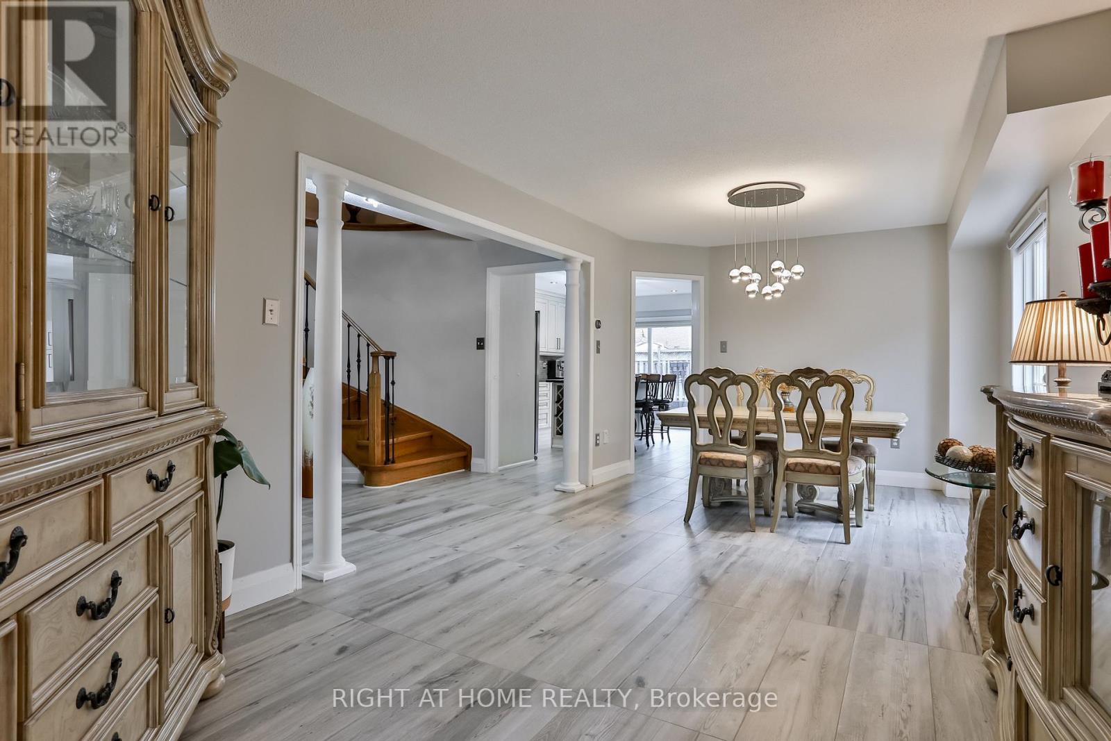 25 Rockford Run, Brampton, Ontario  L6Y 5A5 - Photo 8 - W12059450