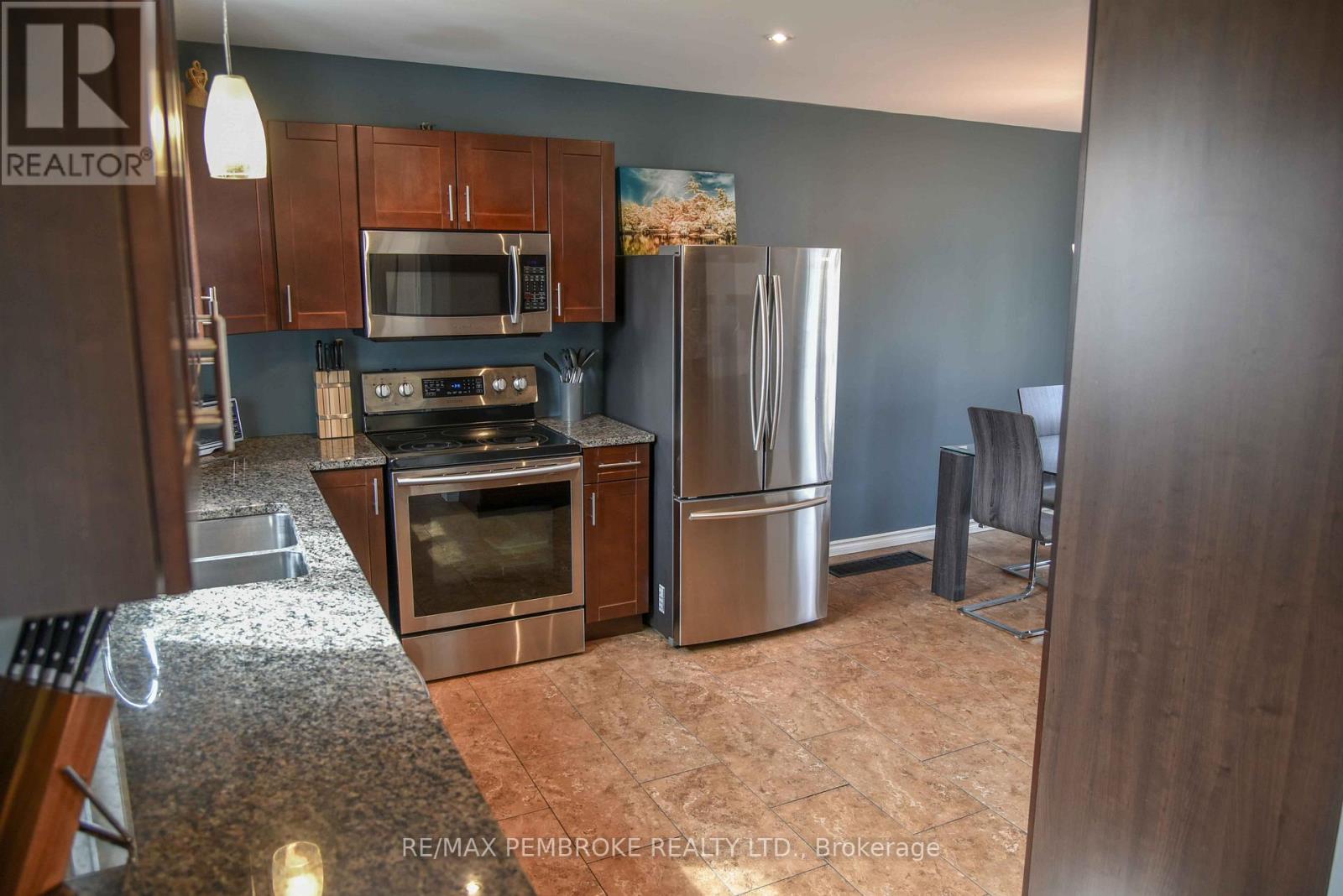 571 Elizabeth Street, Pembroke, Ontario  K8A 1W7 - Photo 22 - X12113940