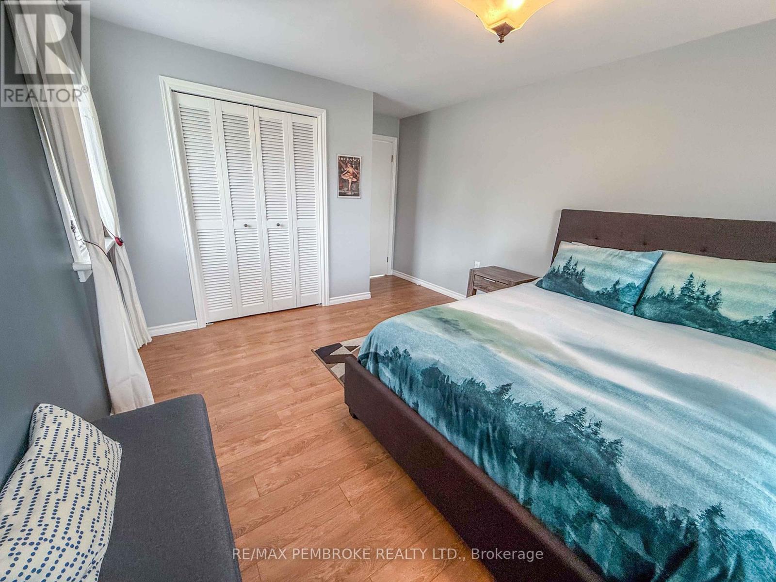 571 Elizabeth Street, Pembroke, Ontario  K8A 1W7 - Photo 30 - X12113940