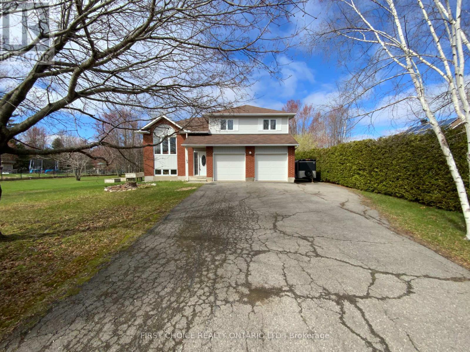 Property at 1108 DES CERISIERS STREET image 1
