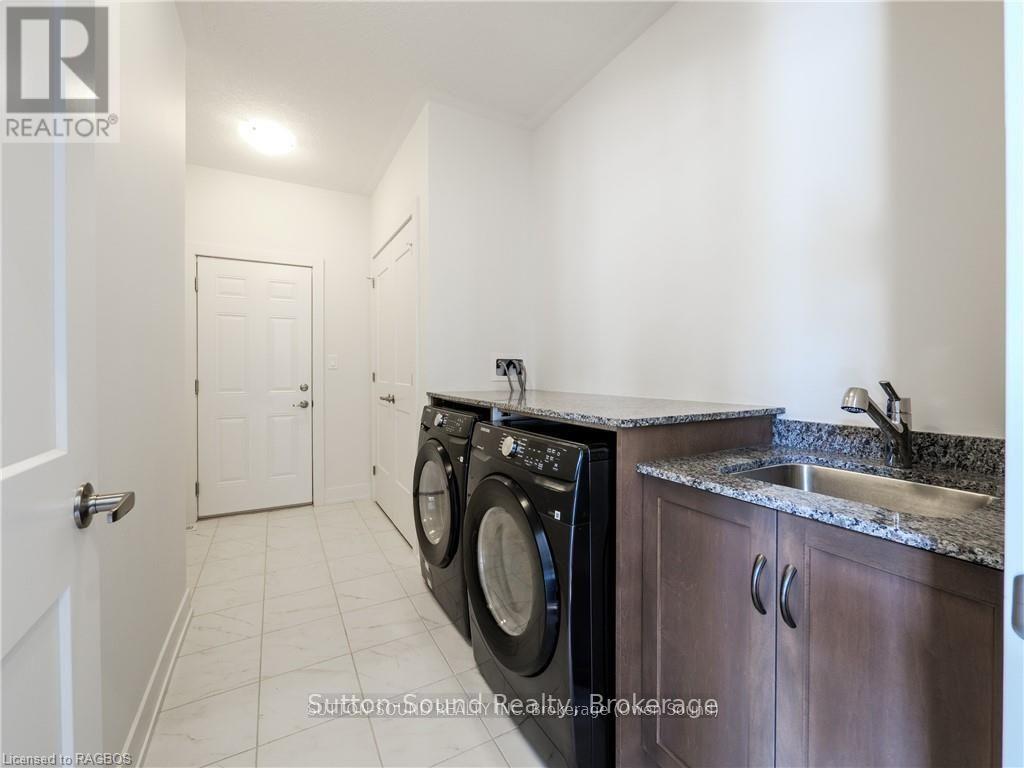 301 Sandpiper Lane, Georgian Bluffs, Ontario  N0H 1S0 - Photo 15 - X12113874