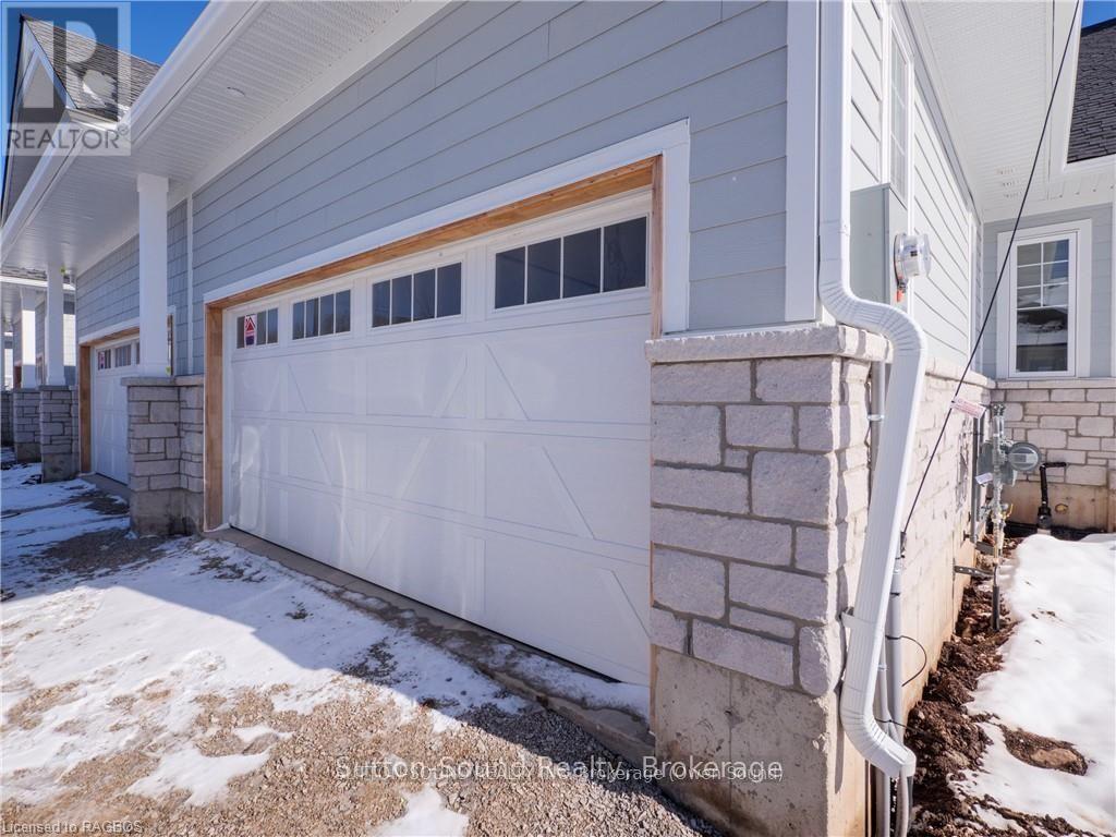301 Sandpiper Lane, Georgian Bluffs, Ontario  N0H 1S0 - Photo 34 - X12113874