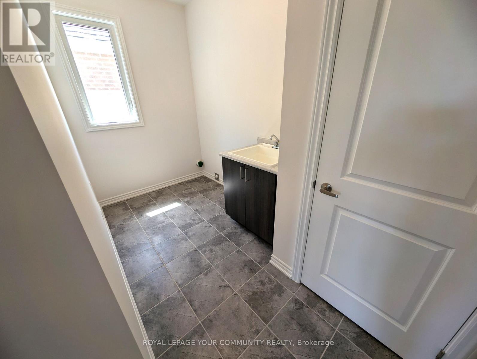 3 Rail Trail Court, Georgina, Ontario  L0E 1R0 - Photo 37 - N12113955