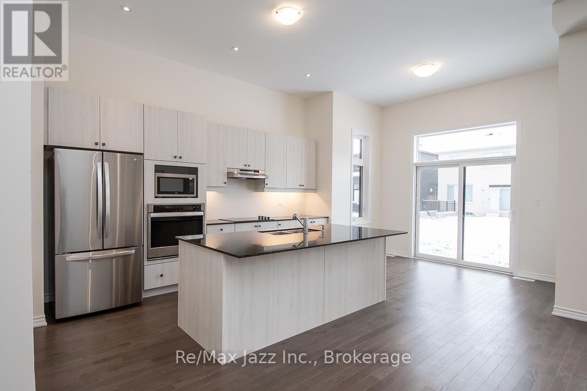 14 Mountainside Crescent, Whitby, Ontario  L1R 0H6 - Photo 5 - E12113767
