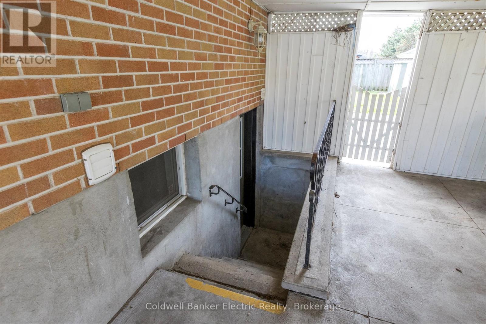 299 Bellevue Street, Peterborough North, Ontario  K9H 5E8 - Photo 43 - X12113803