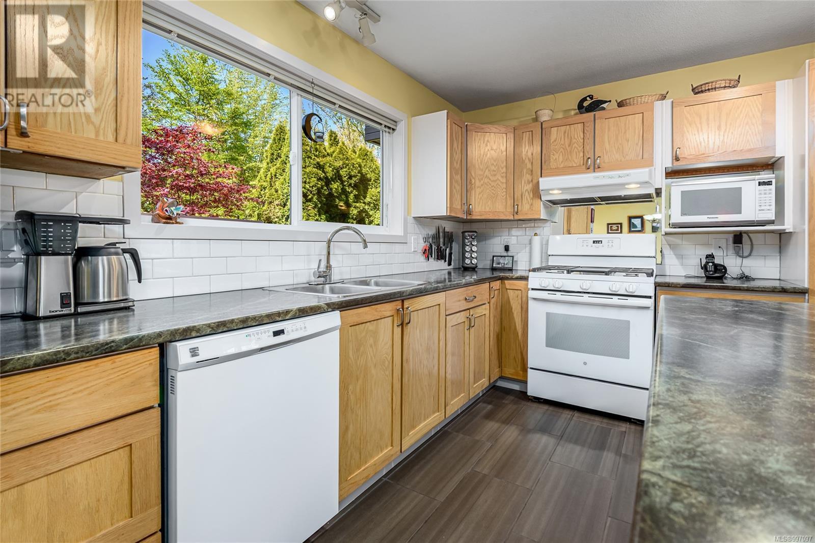 967 Mantle Dr, Courtenay, British Columbia  V9N 7H3 - Photo 15 - 997097
