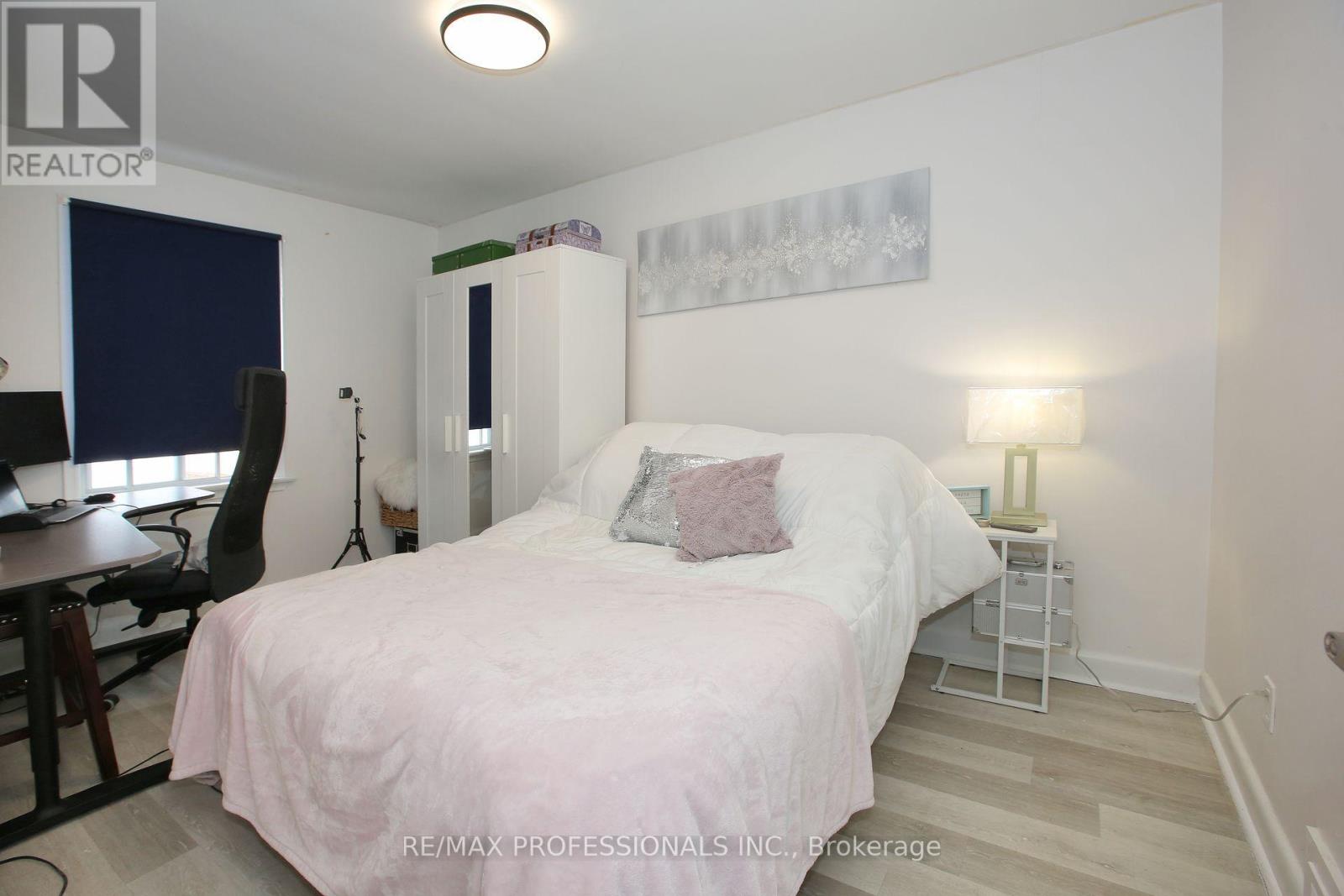 96 Nordin Avenue, Toronto, Ontario  M8Z 2B3 - Photo 11 - W12113951