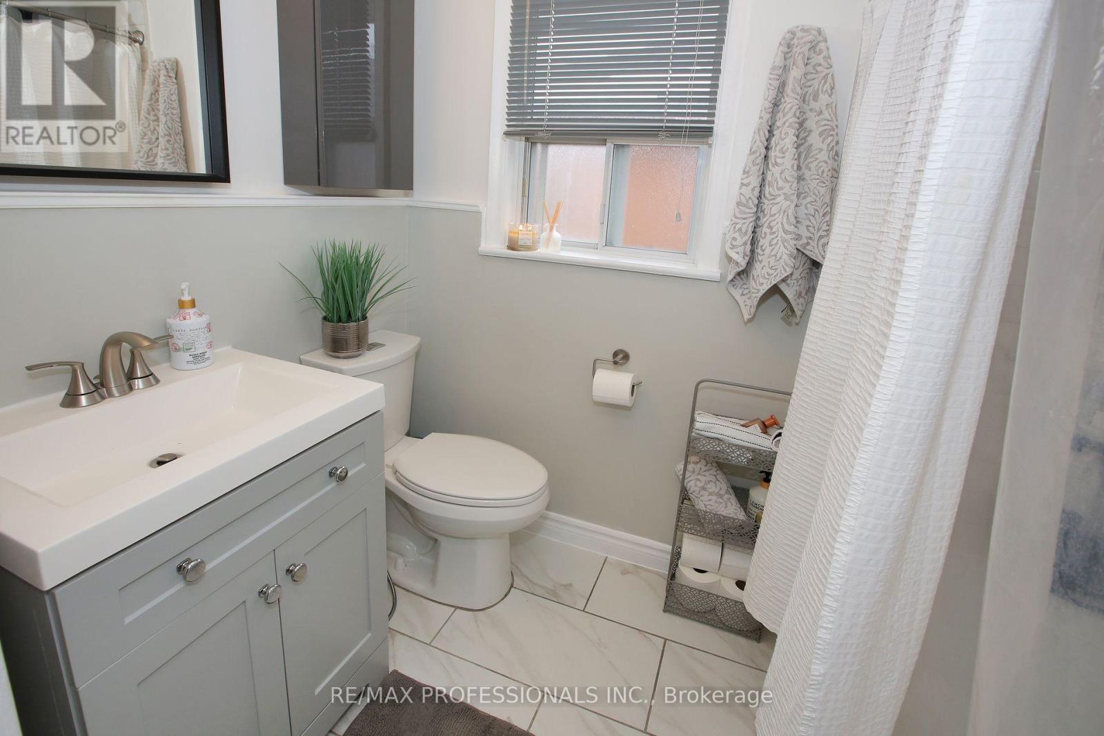 96 Nordin Avenue, Toronto, Ontario  M8Z 2B3 - Photo 15 - W12113951