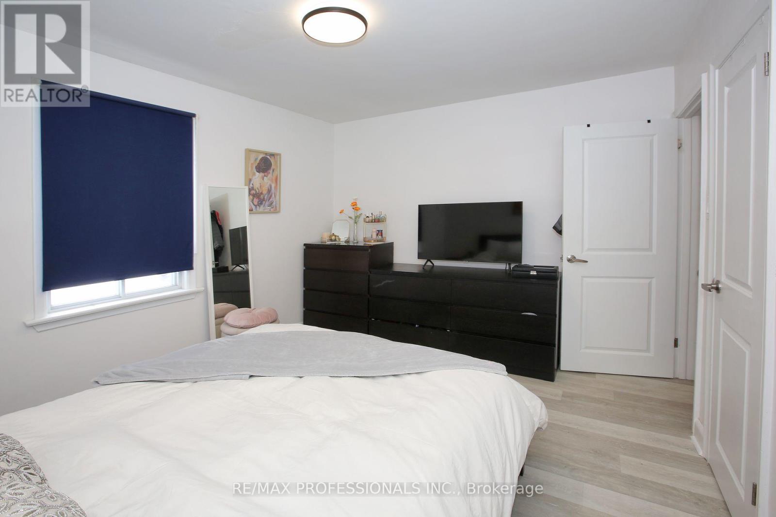 96 Nordin Avenue, Toronto, Ontario  M8Z 2B3 - Photo 14 - W12113951