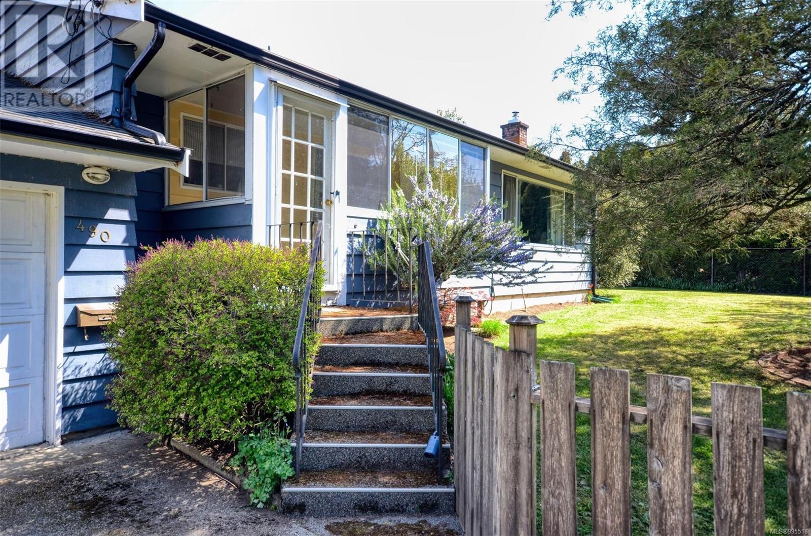 Property at 490 Goldstream Ave image 1