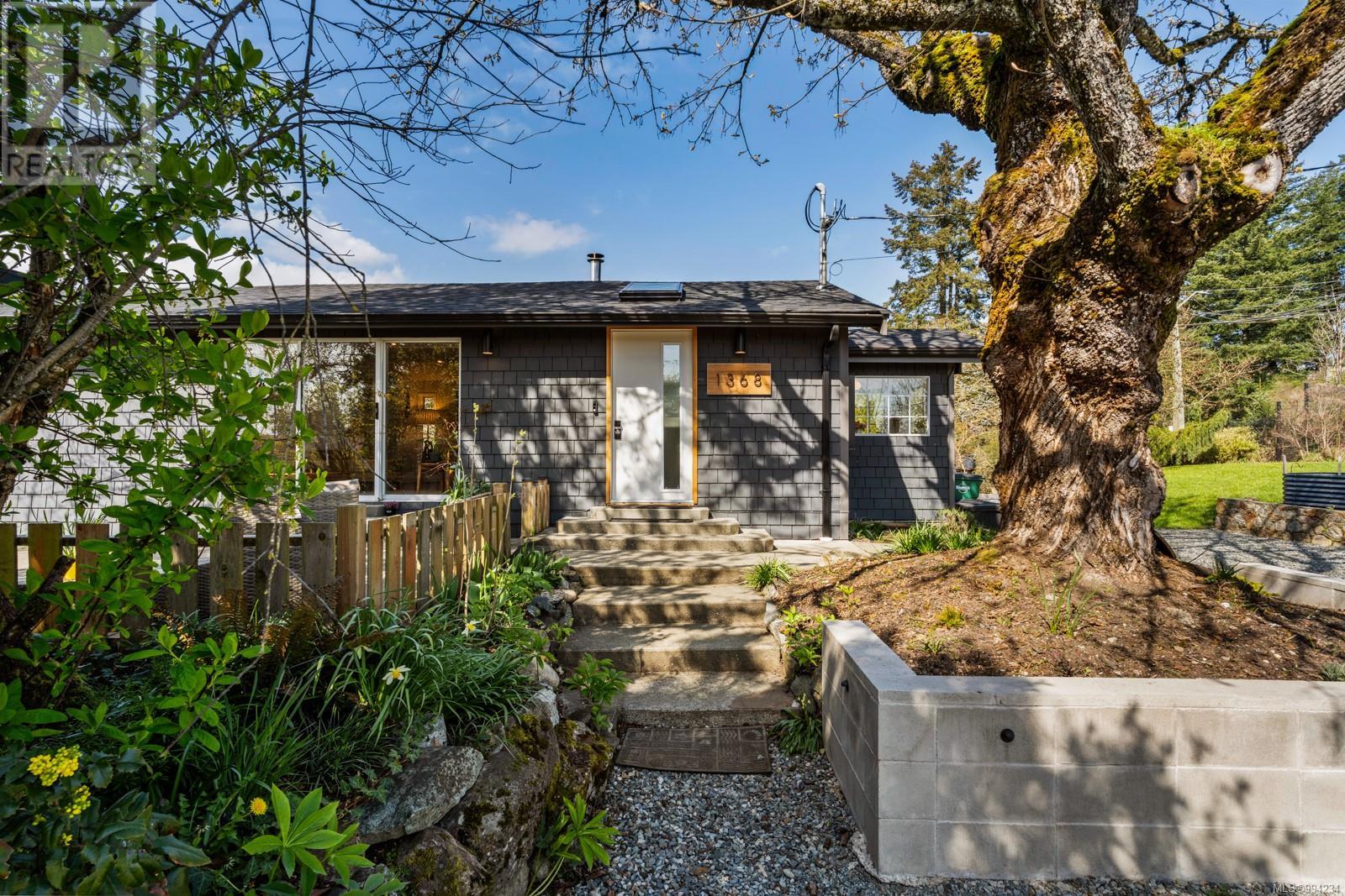 1368 Courtland Ave, Saanich, British Columbia  V9E 2C5 - Photo 4 - 994234
