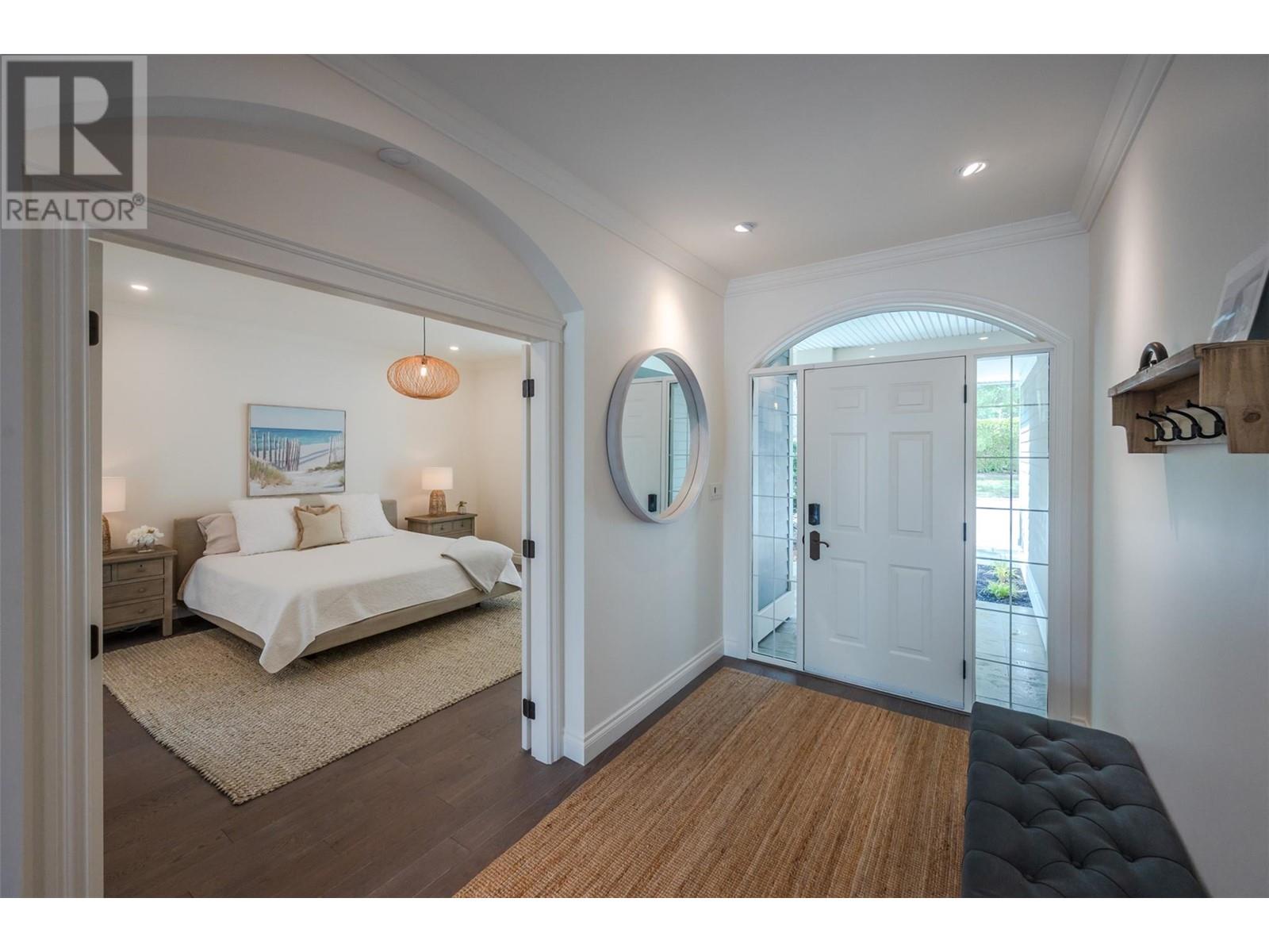 Property at 15419 Lakeshore Drive N Unit# 6 image 2