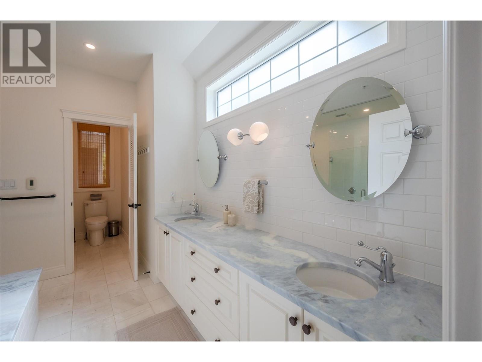 Property at 15419 Lakeshore Drive N Unit# 6 image 5
