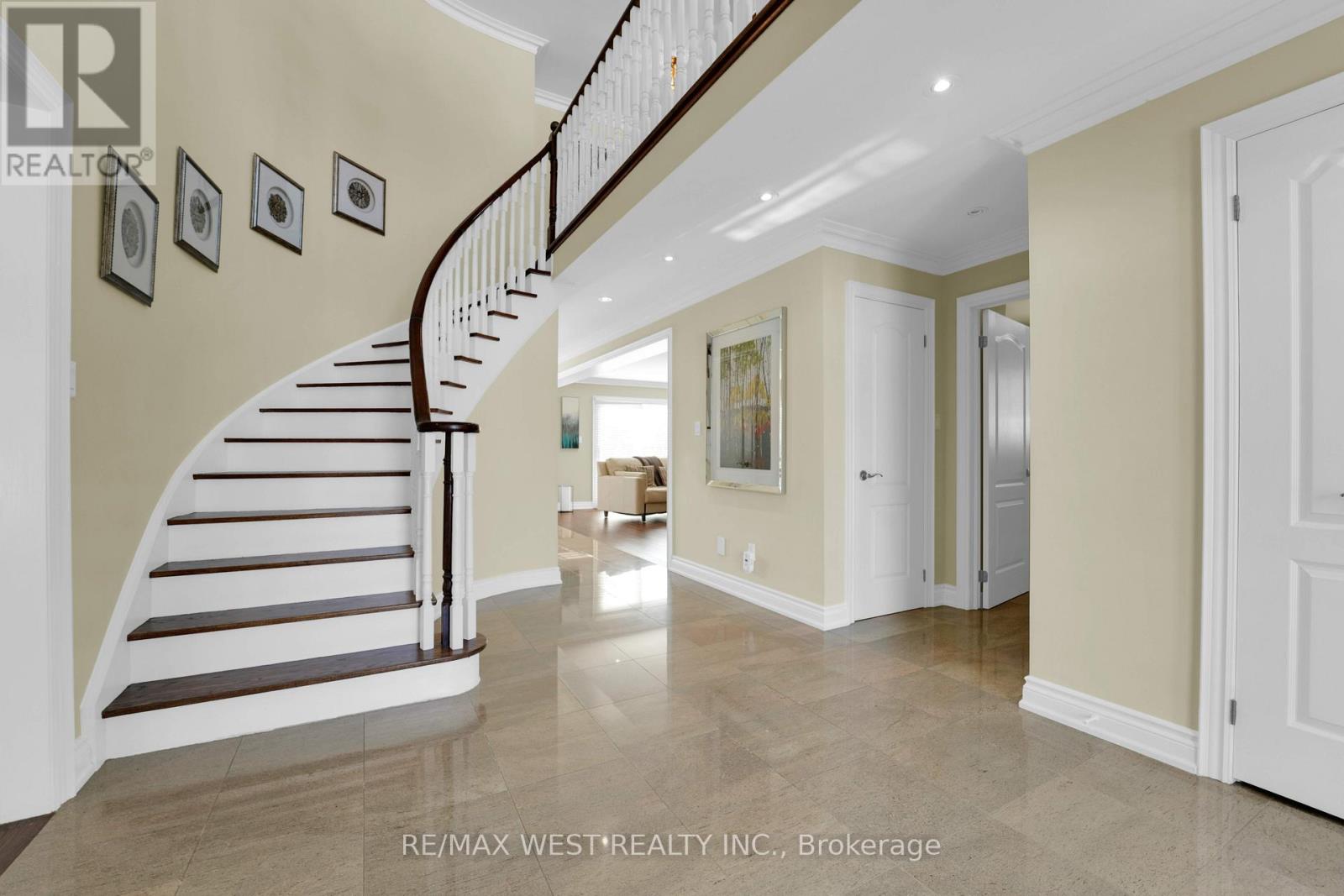 Property at 303 WYCLIFFE AVENUE image 4